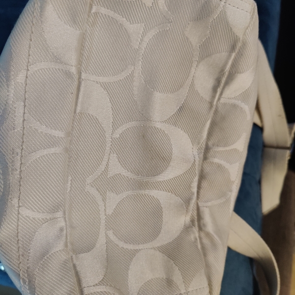 Coach Kyra Daisy Signature Medium Backpack Off white &  khaki B1276-F19715 - Picture 4 of 8